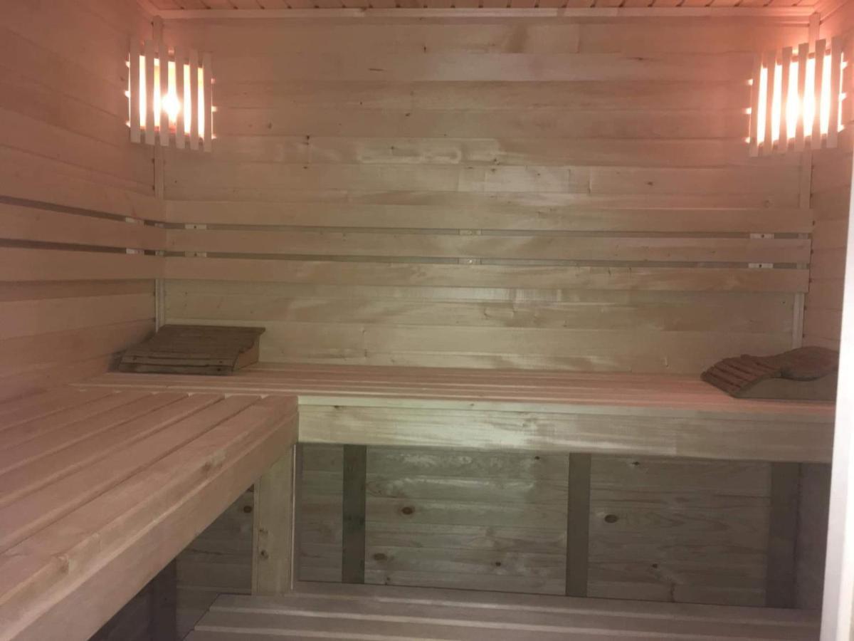 Mini-Hotel Neptun 罗夫诺 外观 照片