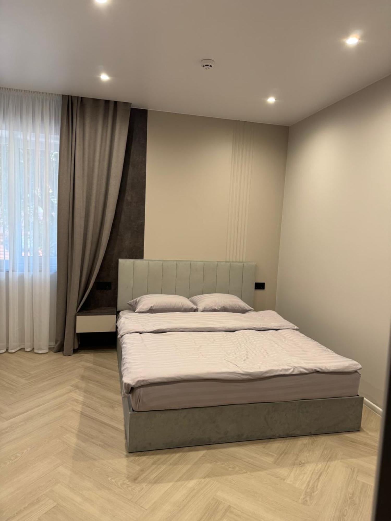Mini-Hotel Neptun 罗夫诺 外观 照片